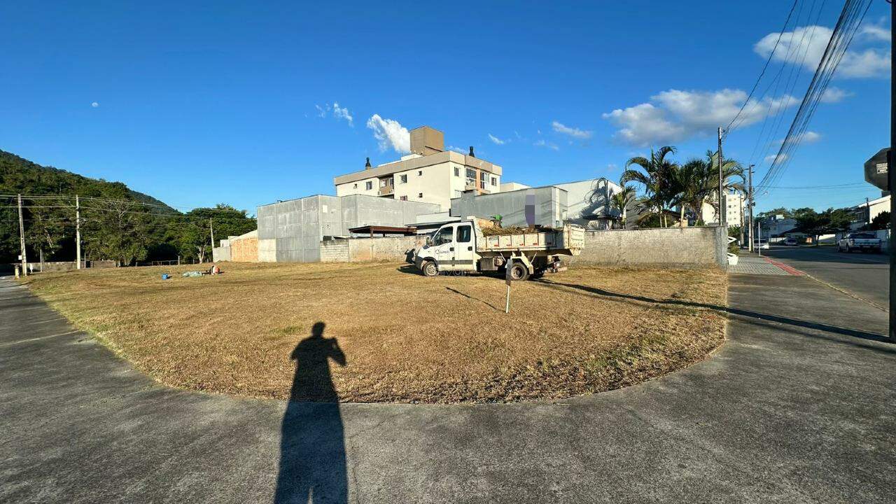 Terreno à venda no Amizade: 