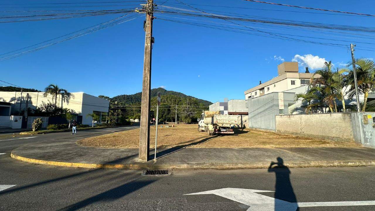 Terreno à venda no Amizade: 