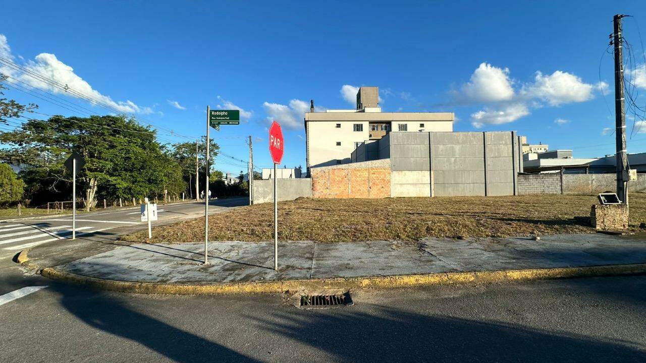 Terreno à venda no Amizade: 