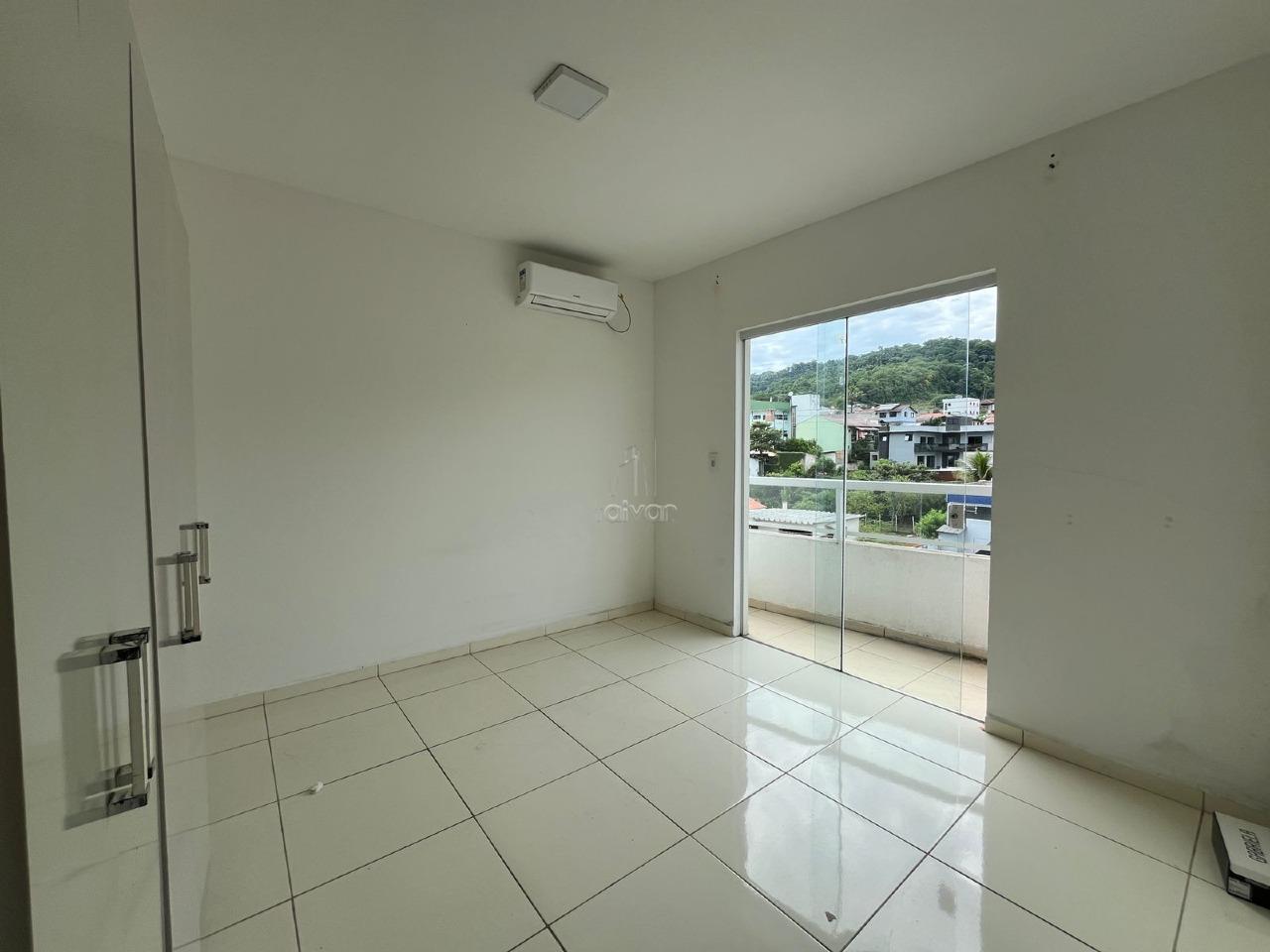 Apartamento à venda no Estrada Nova: 