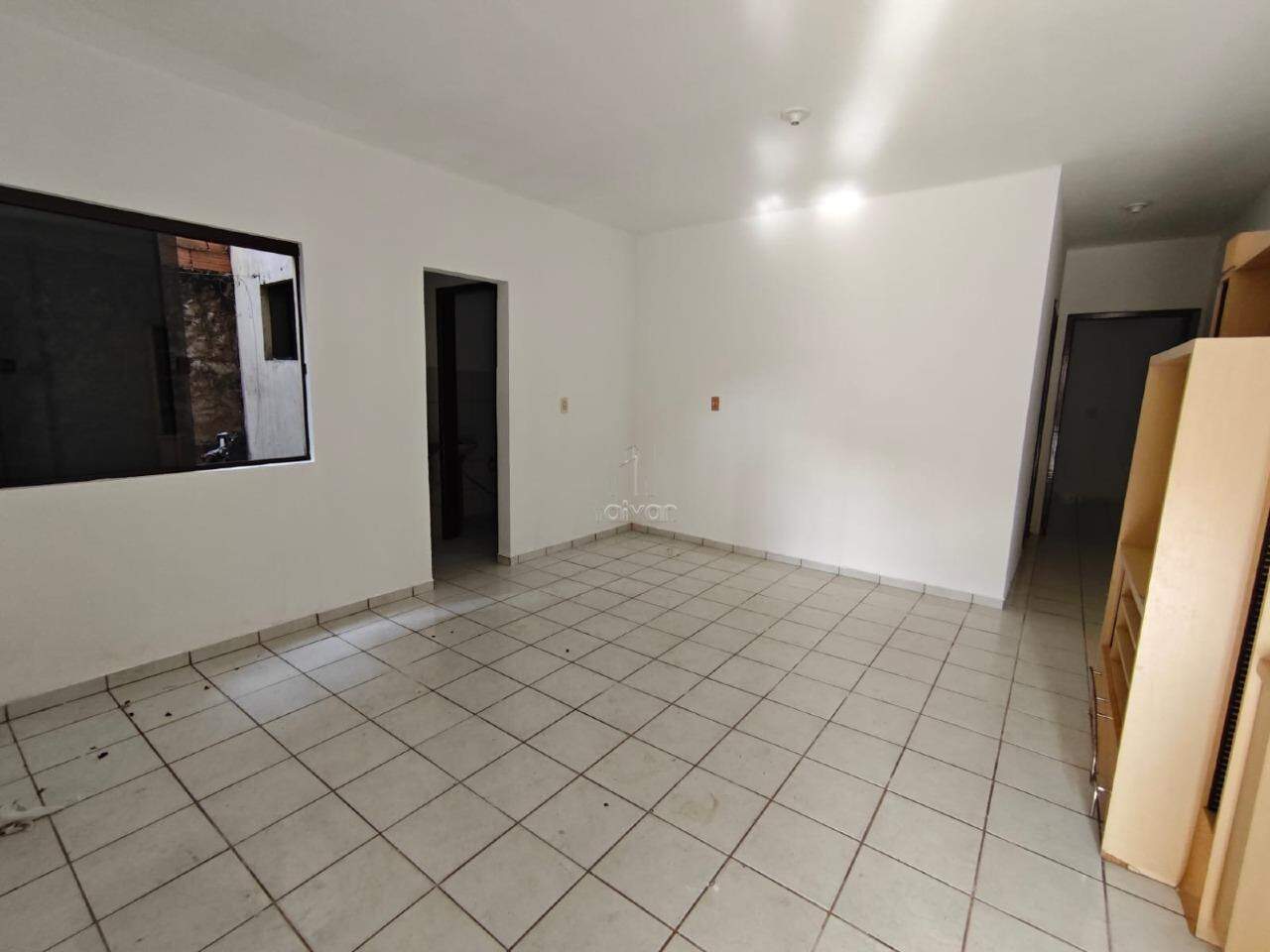 Apartamento para aluguel no Rau: 