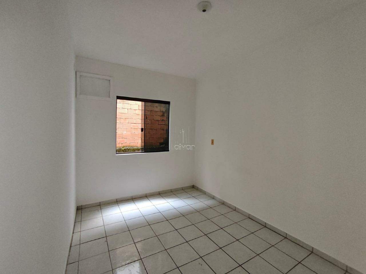 Apartamento para aluguel no Rau: 