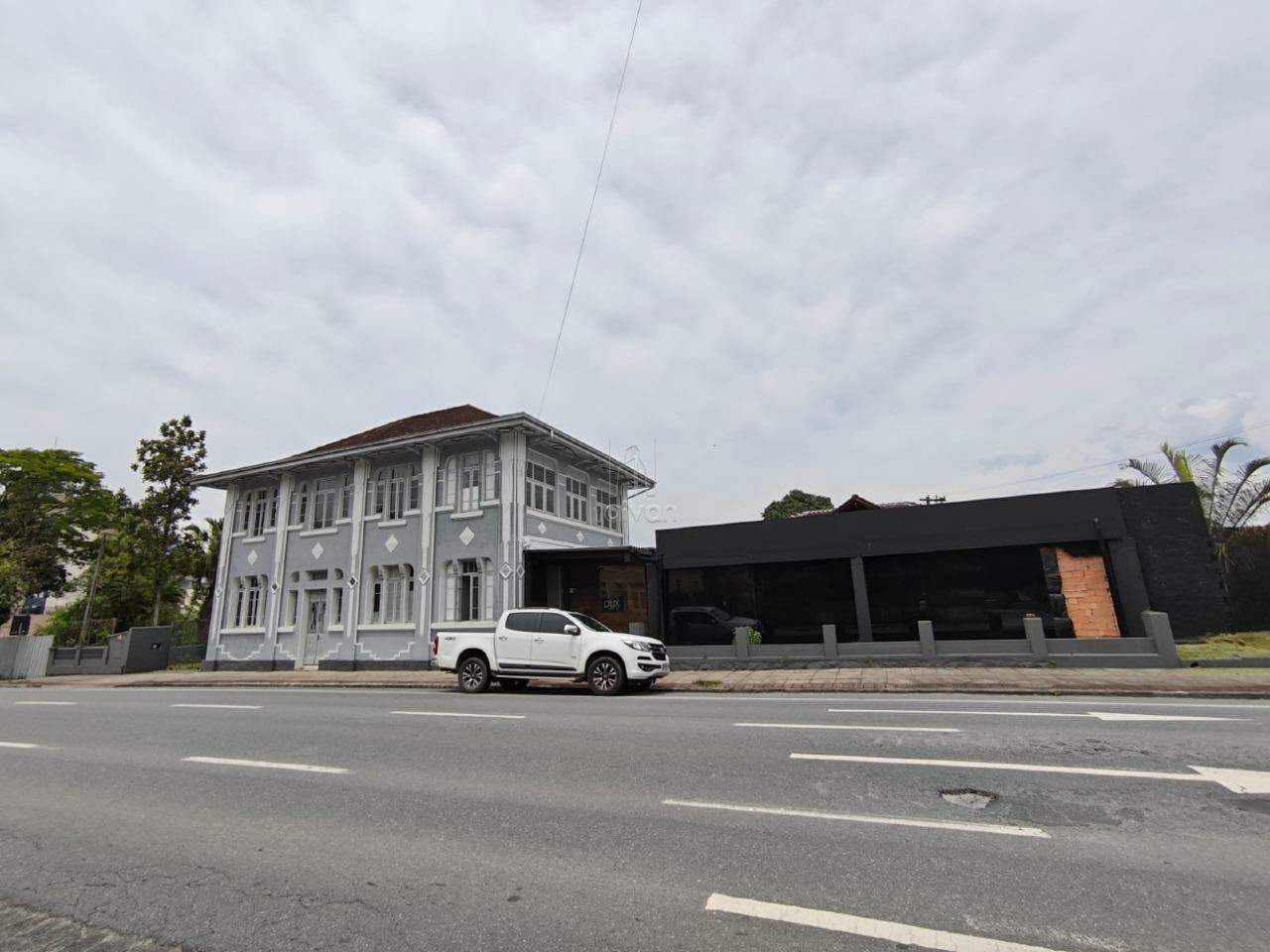 Casa comercial para aluguel no Centro: 