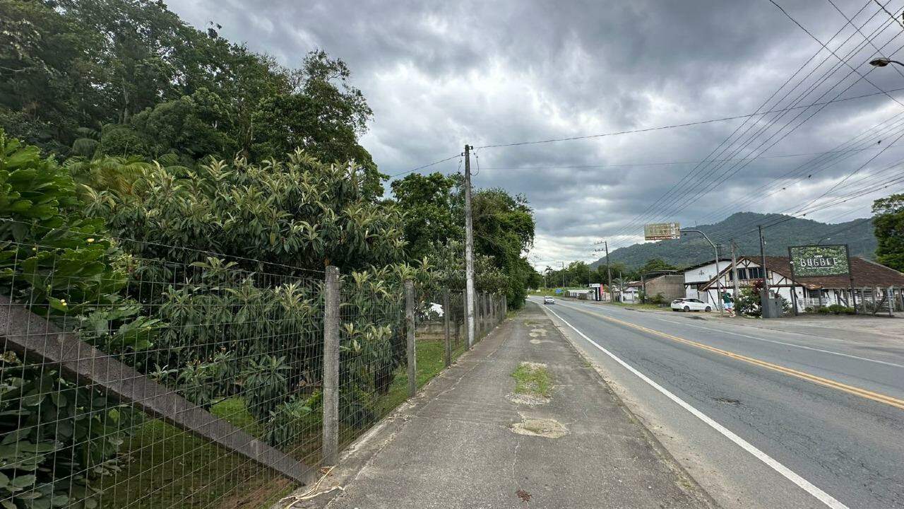 Terreno à venda no Barra do Rio Cerro: 