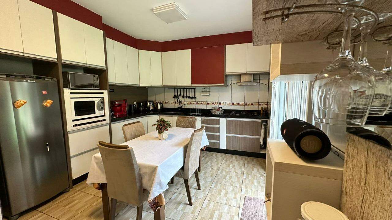 Casa à venda no Jaraguá 84: 