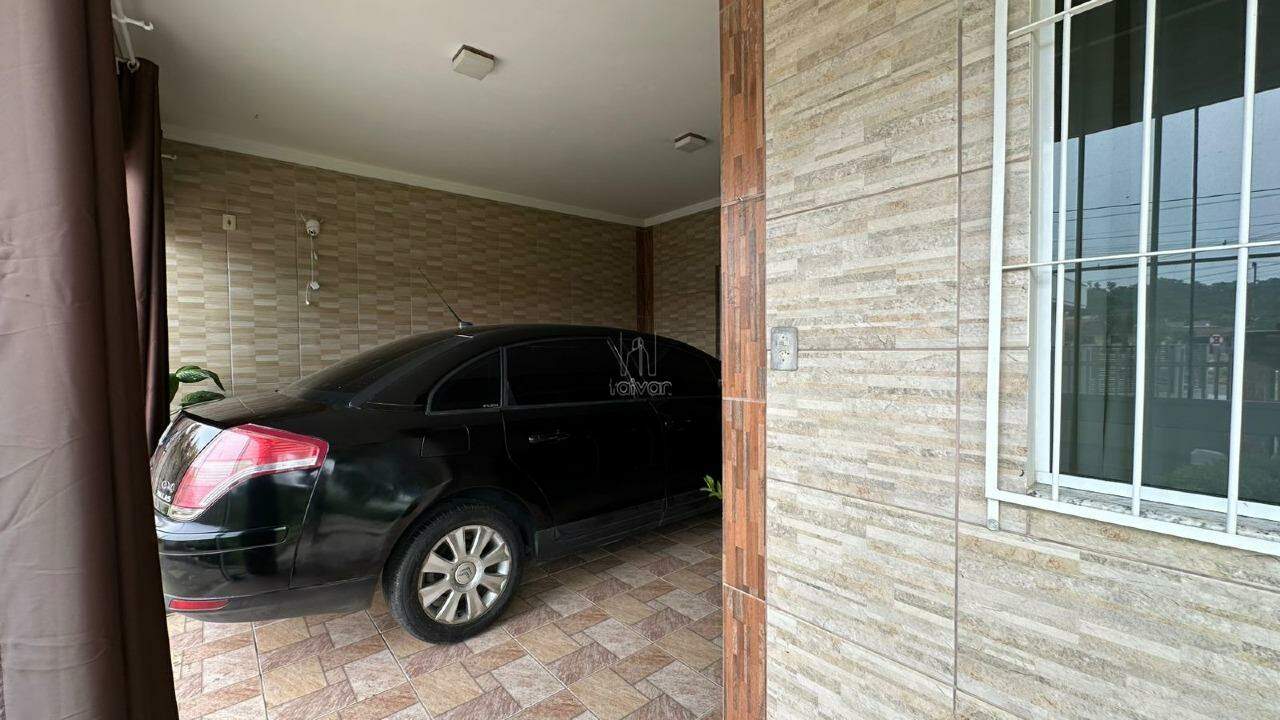 Casa à venda no Jaraguá 84: 