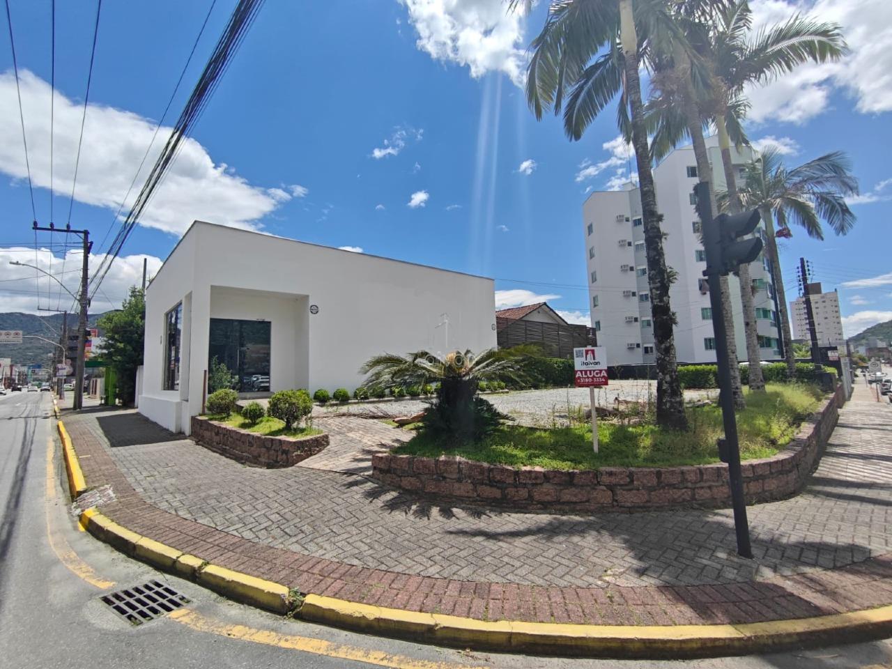 Casa comercial para aluguel no Centro: 