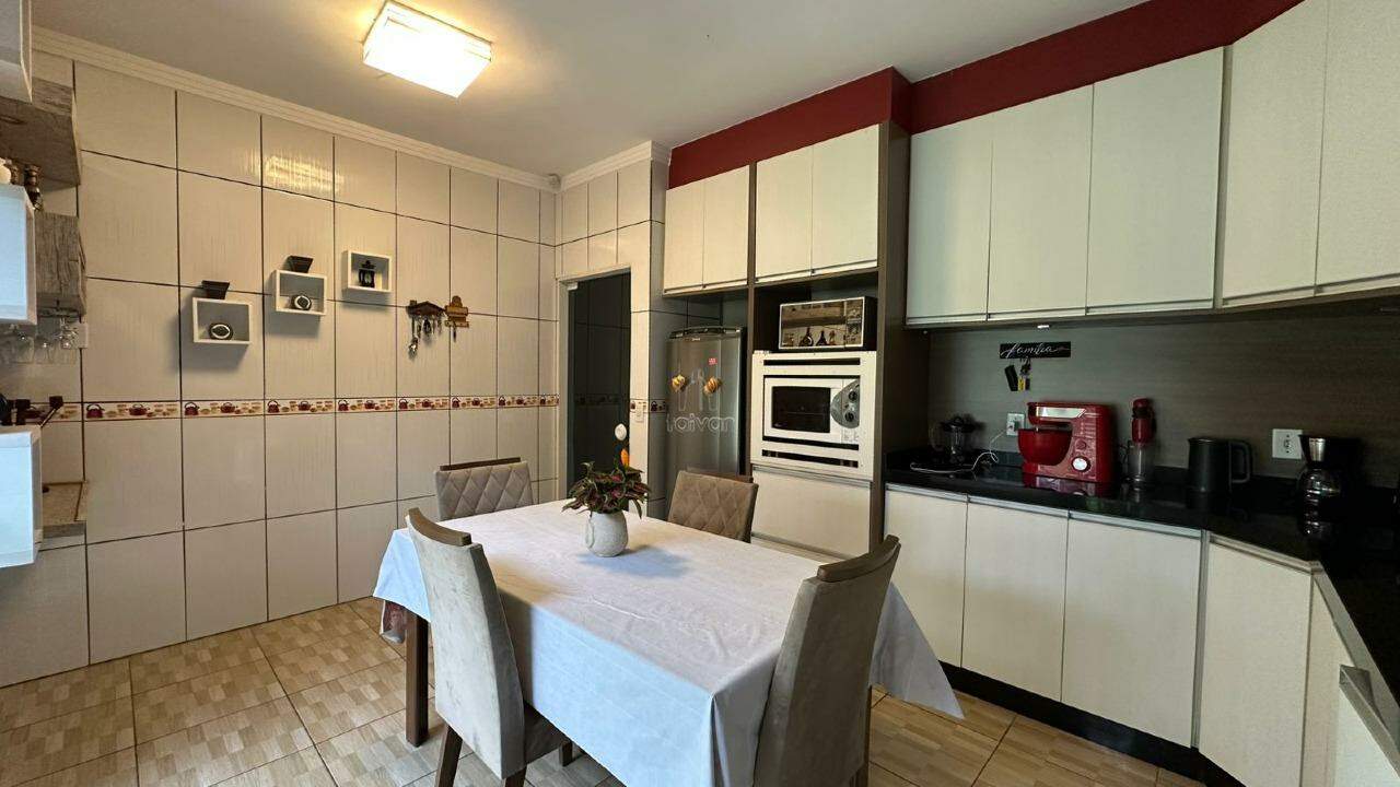 Casa para aluguel no Jaraguá 84: 