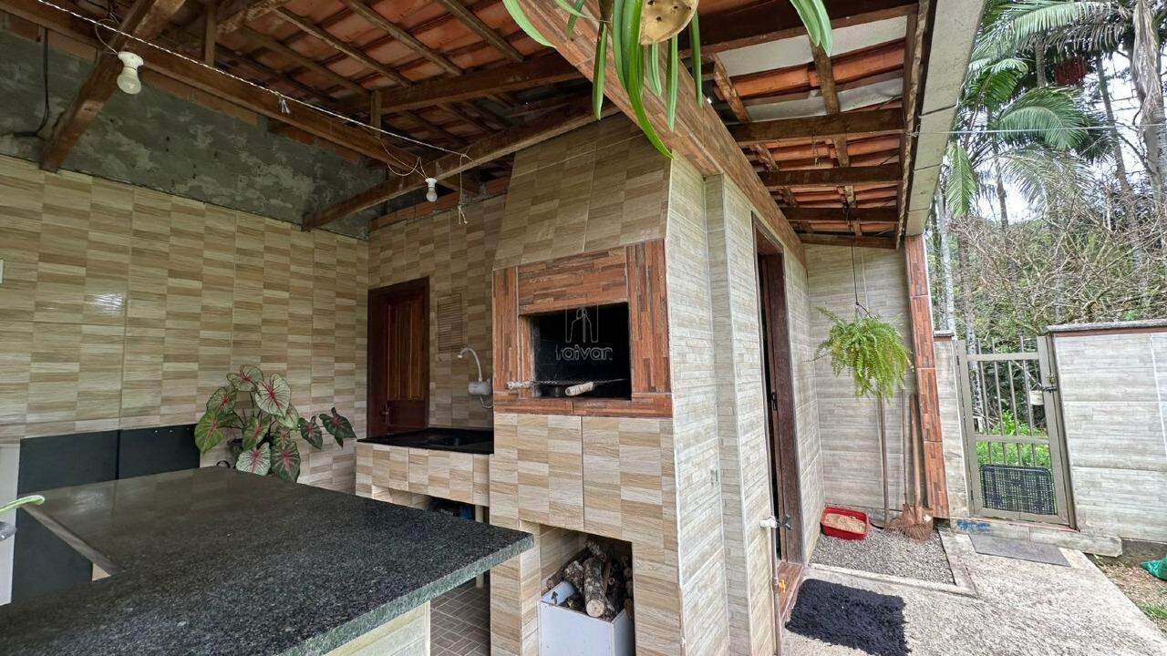 Casa para aluguel no Jaraguá 84: 