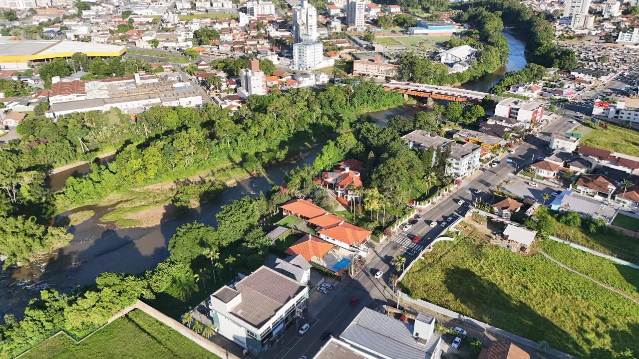 Casa comercial à venda no Centro: 