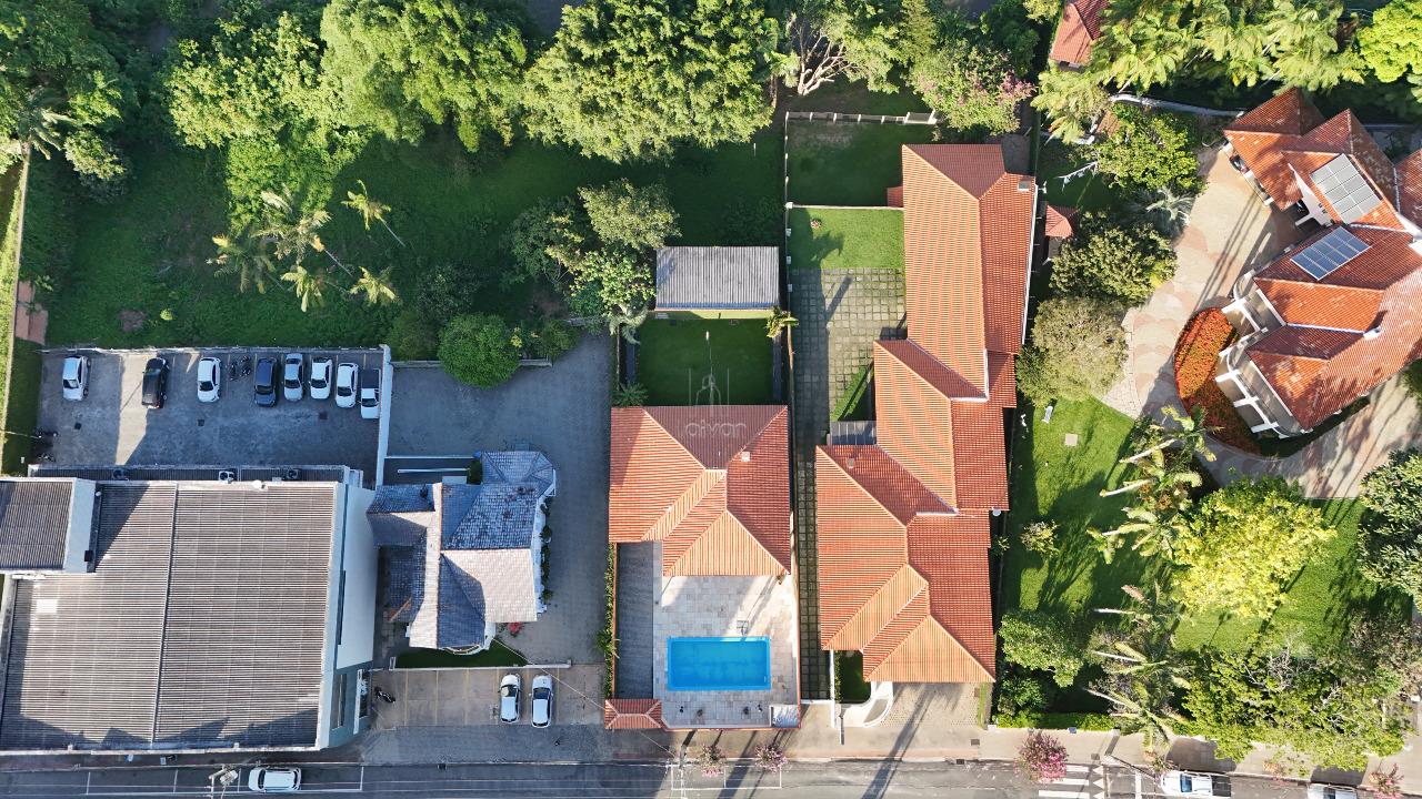 Casa comercial à venda no Centro: 