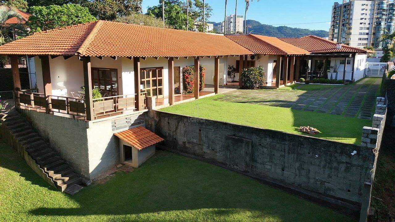 Casa comercial à venda no Centro: 