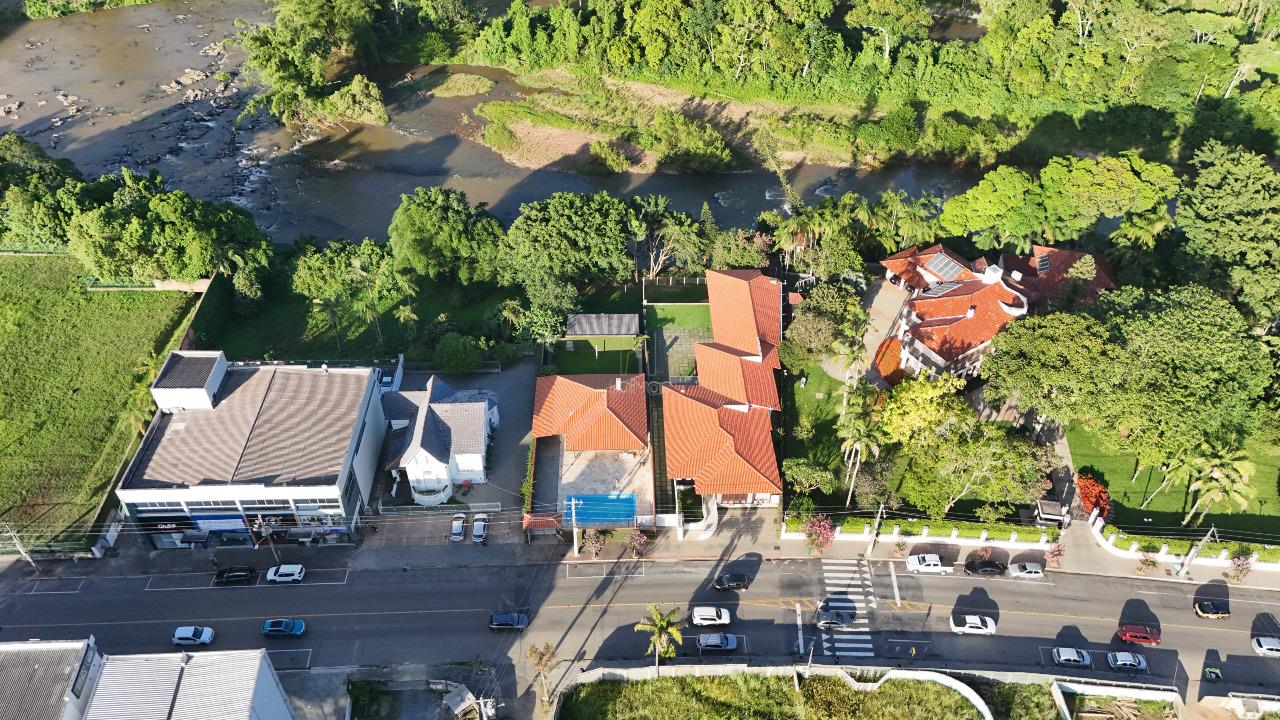 Casa comercial à venda no Centro: 