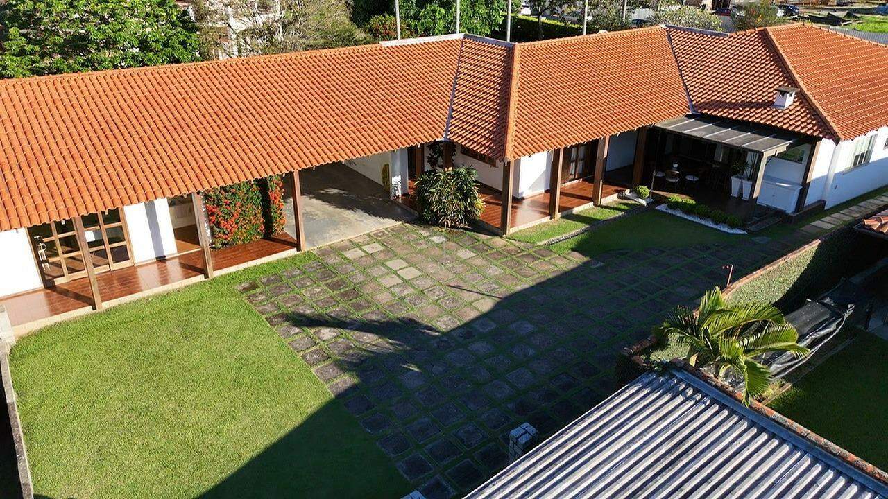 Casa comercial à venda no Centro: 