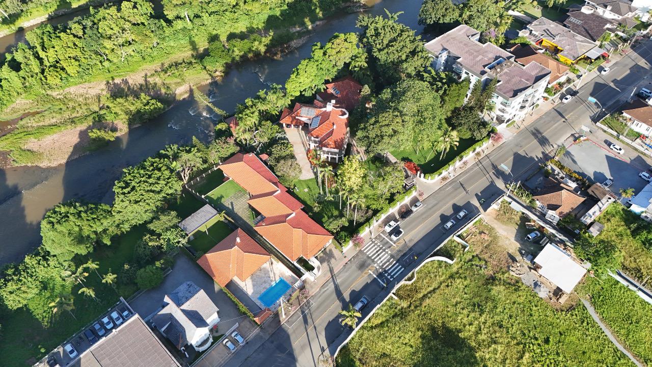 Casa comercial à venda no Centro: 