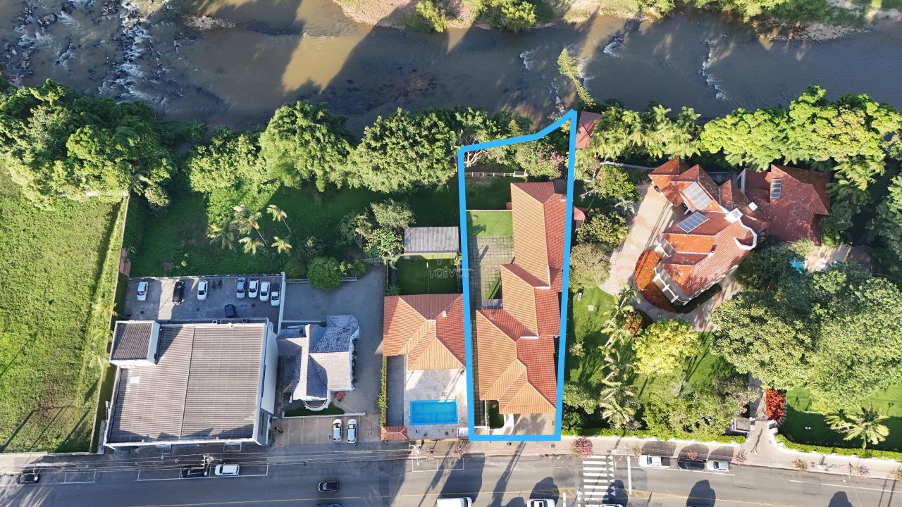 Casa comercial à venda no Centro: 