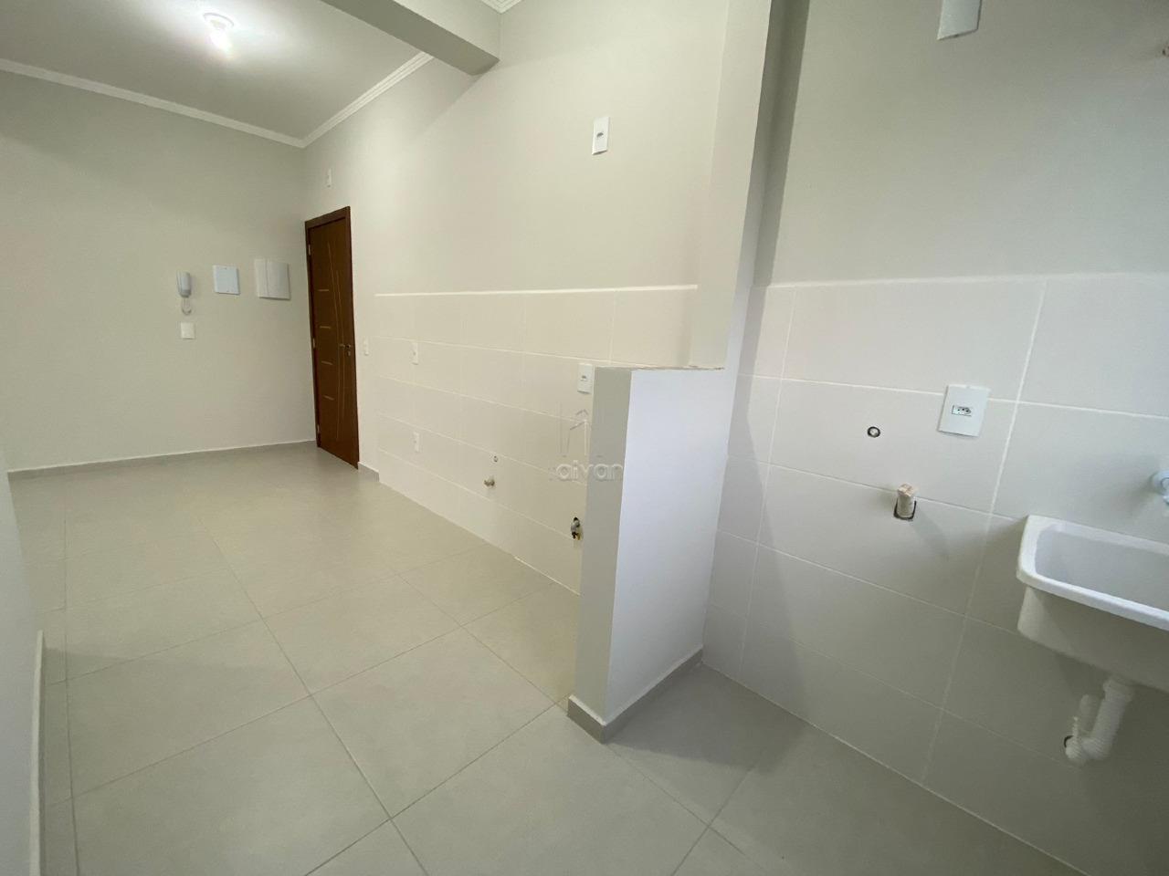 Apartamento à venda no Barra do Rio Cerro: 
