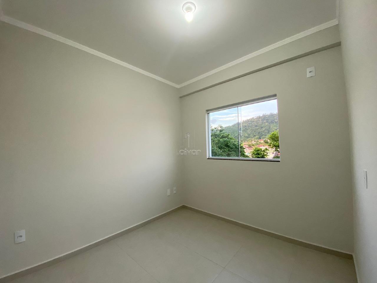 Apartamento à venda no Barra do Rio Cerro: 