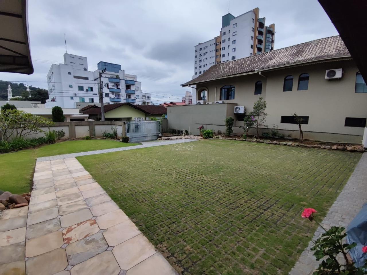 Casa à venda no Centro: 