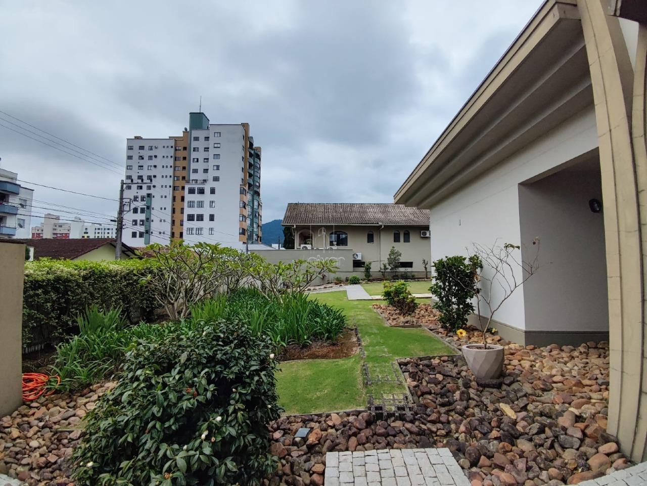 Casa à venda no Centro: 