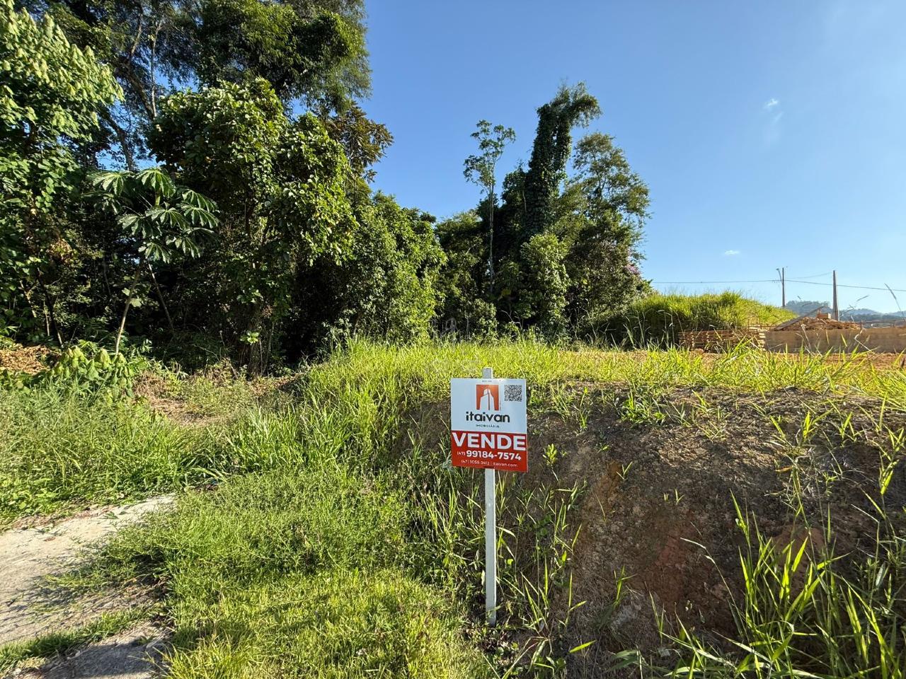 Terreno à venda no Rau: 