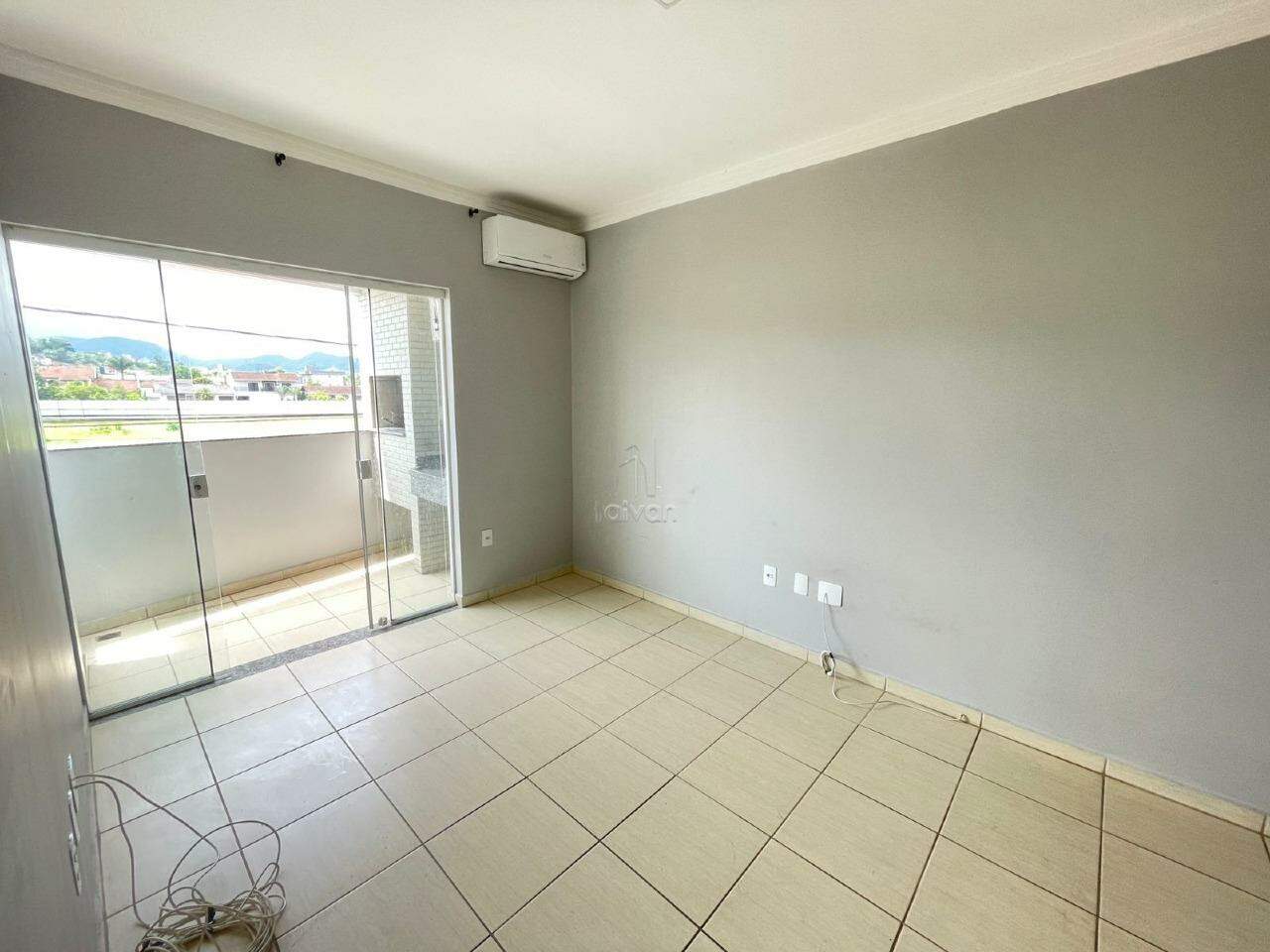 Apartamento à venda no Rau: 