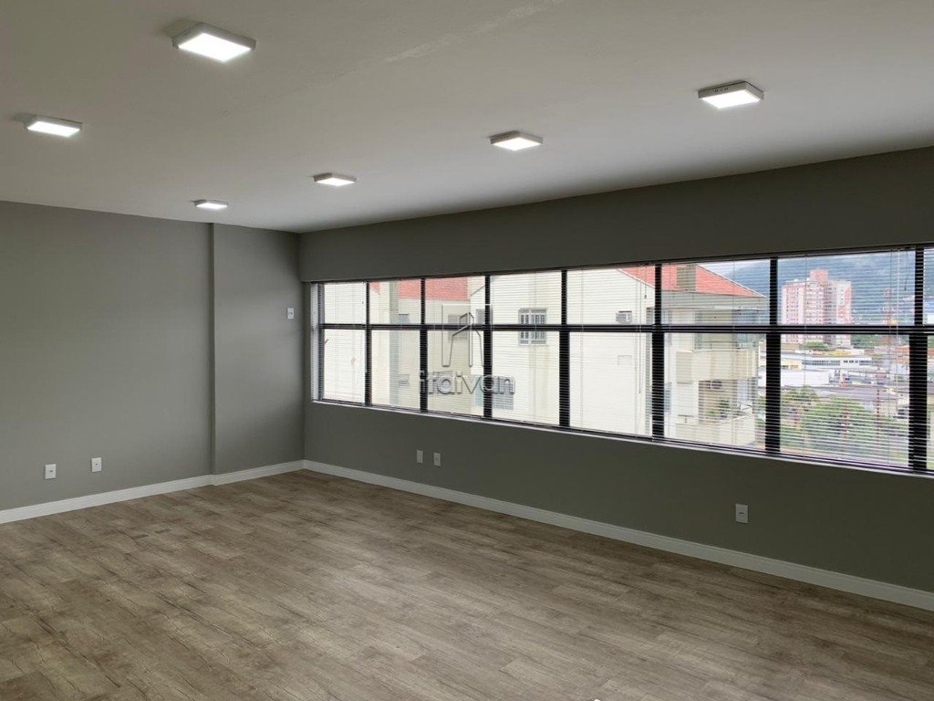 Sala Comercial para aluguel no Centro: 