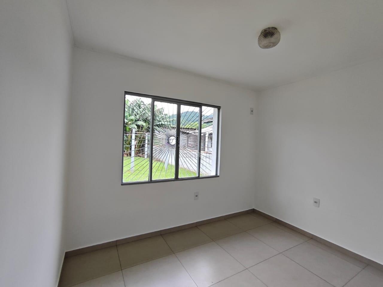 Casa para aluguel no Barra do Rio Cerro: 