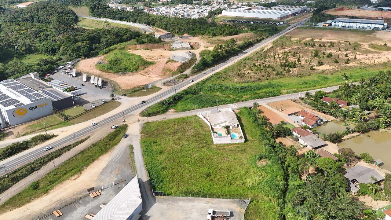 Terreno à venda no Tifa Monos: 