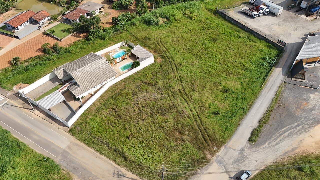 Terreno à venda no Tifa Monos: 