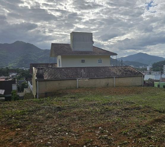 Terreno à venda no Barra do Rio Cerro: 