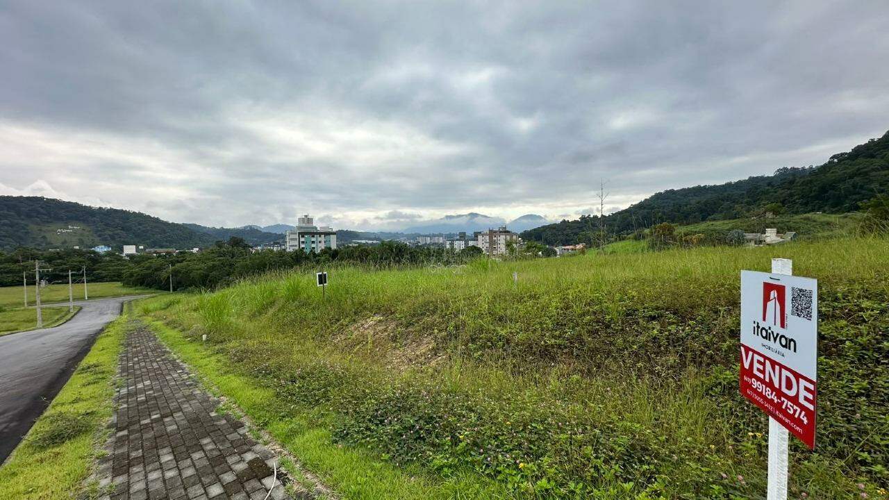 Terreno à venda no Barra do Rio Cerro: 