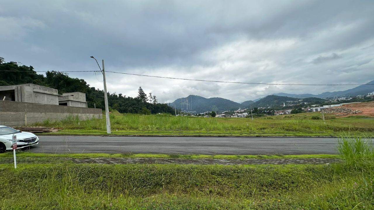 Terreno à venda no Barra do Rio Cerro: 