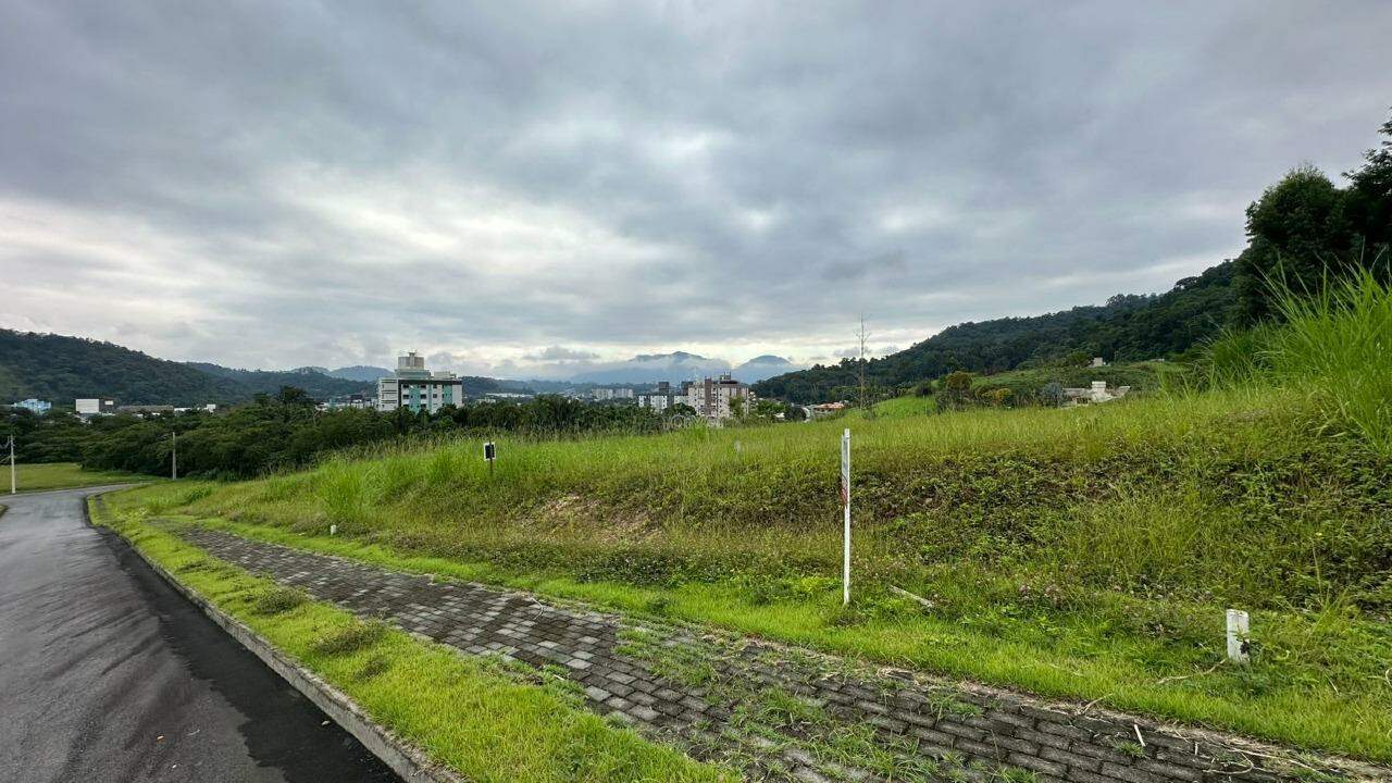 Terreno à venda no Barra do Rio Cerro: 