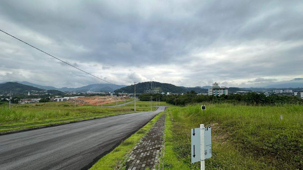 Terreno à venda no Barra do Rio Cerro: 
