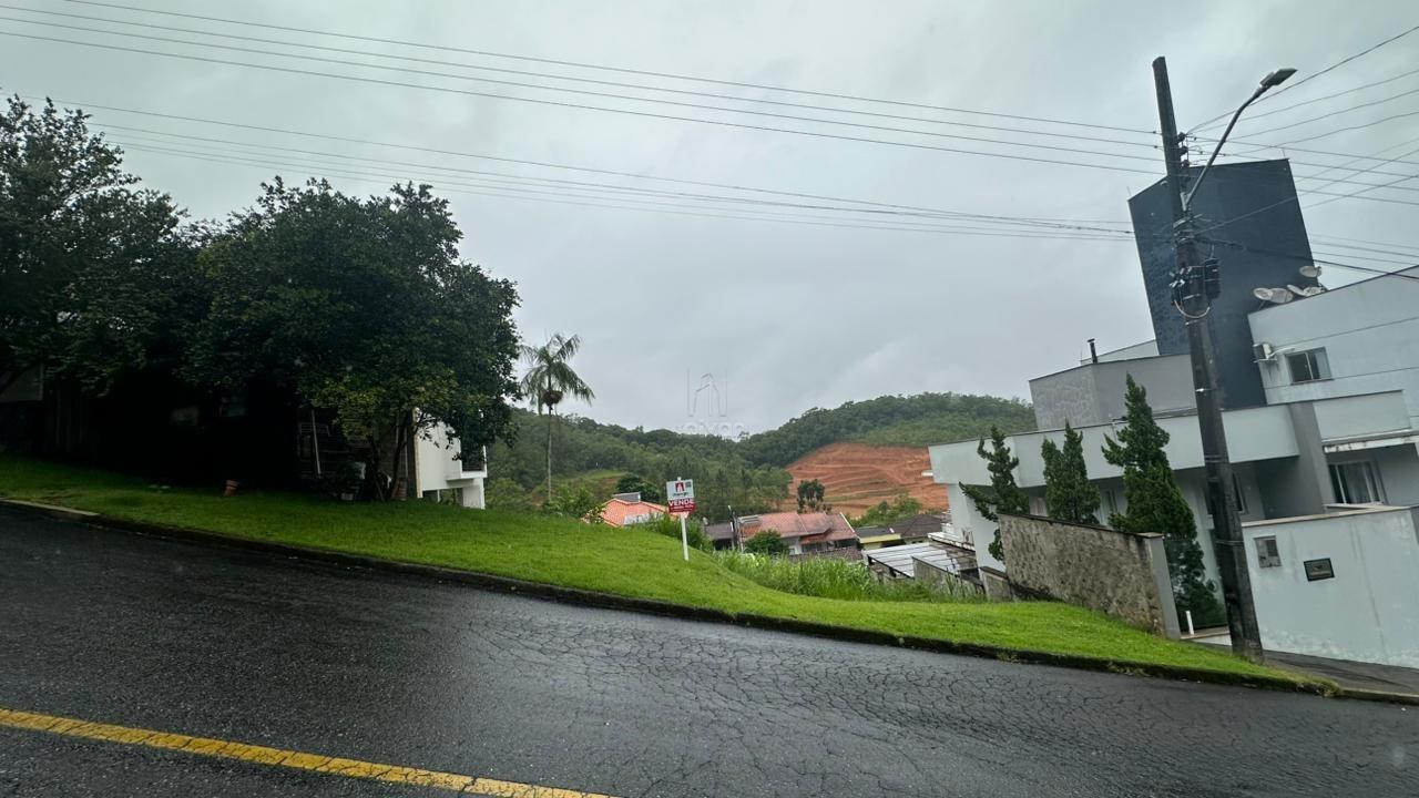 Terreno à venda no Amizade: 