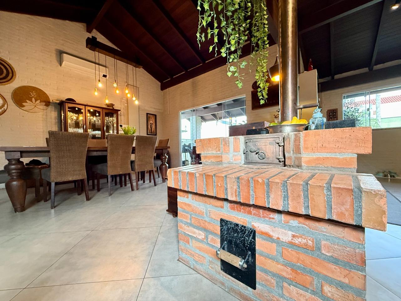 Casa à venda no Centro: 