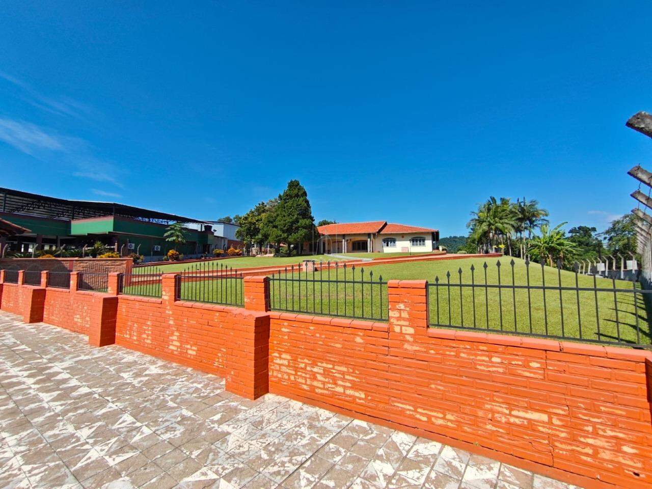 Casa comercial para aluguel no Czerniewicz: 