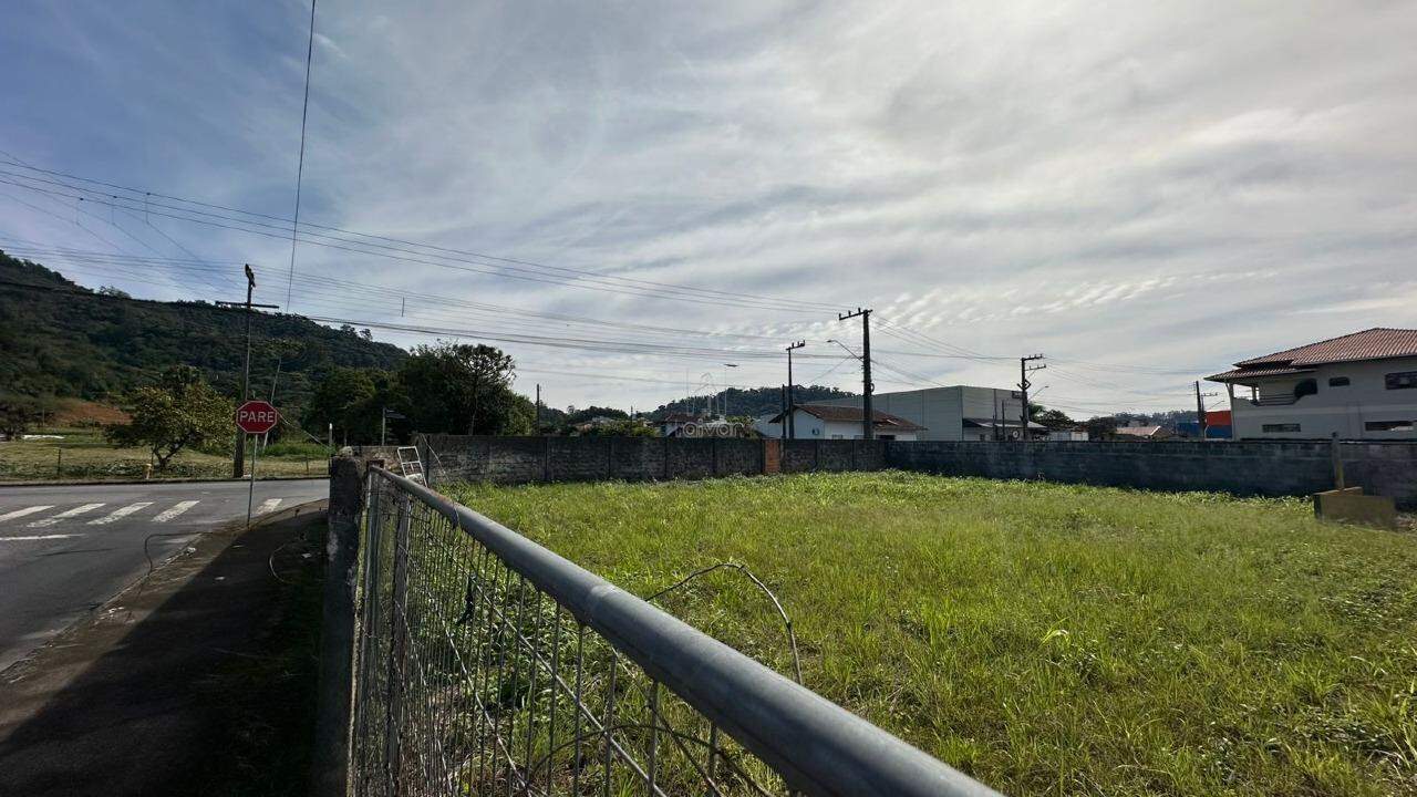 Terreno à venda no Barra do Rio Cerro: 