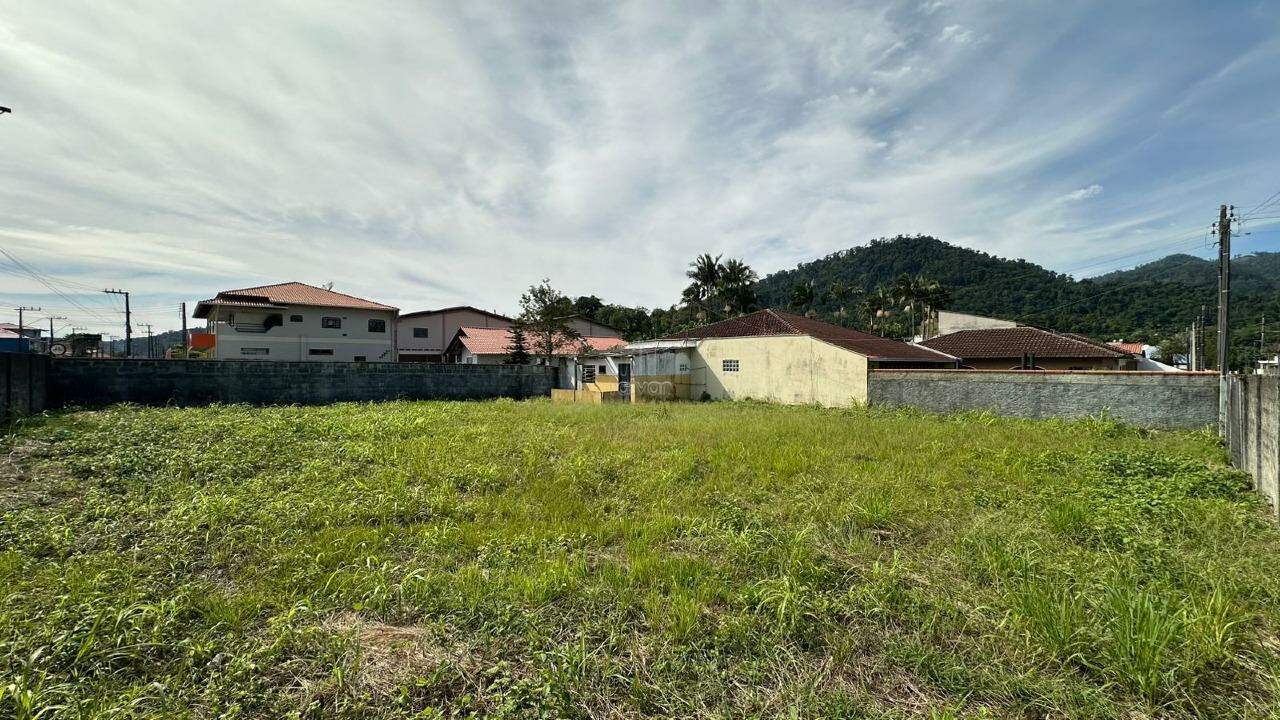 Terreno à venda no Barra do Rio Cerro: 