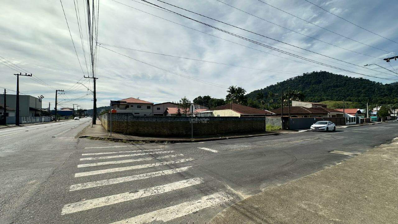 Terreno à venda no Barra do Rio Cerro: 