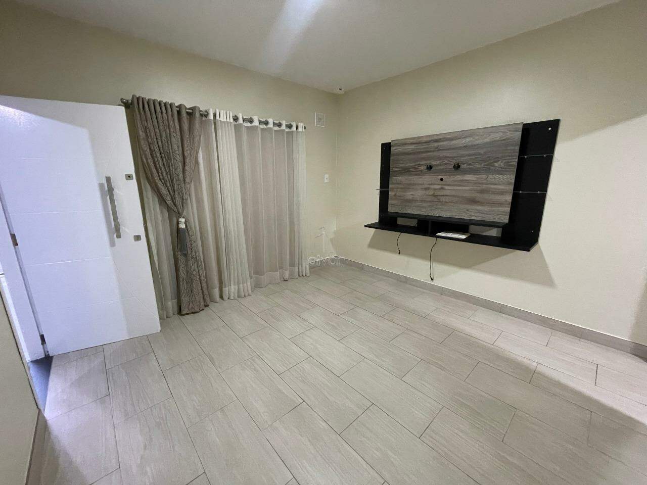 Casa para aluguel no Estrada Nova: 