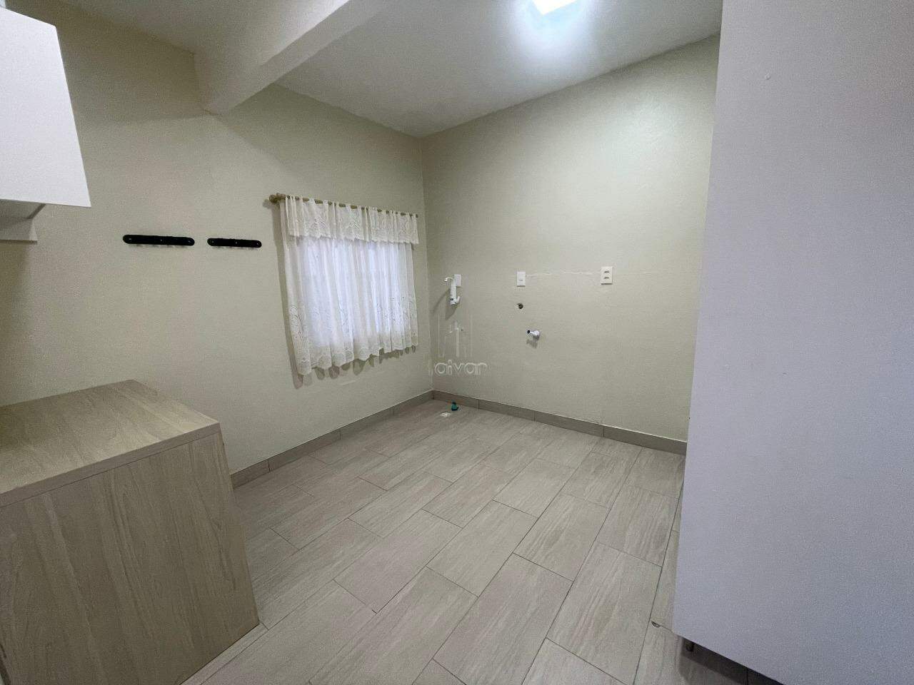 Casa para aluguel no Estrada Nova: 