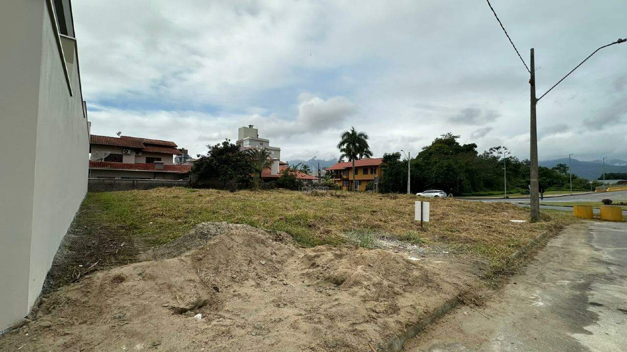 Terreno à venda no Amizade: 