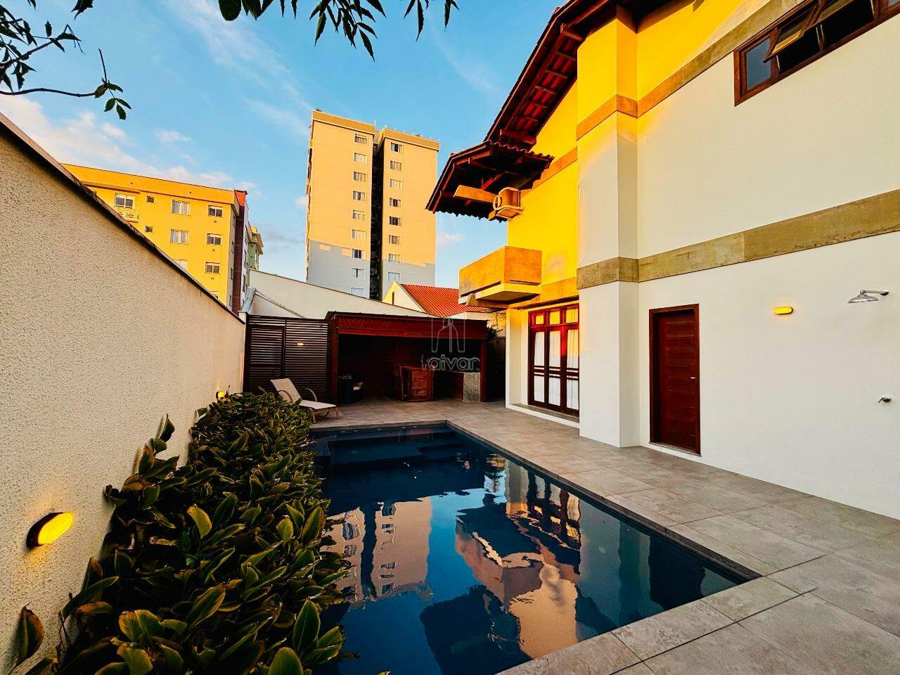 Casa à venda no Centro: 