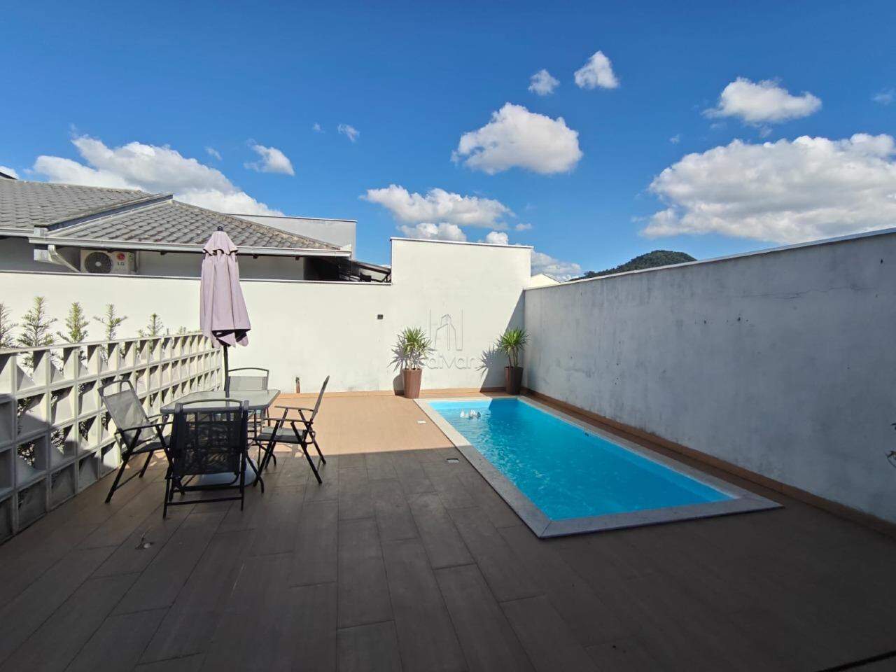 Casa à venda no Jaraguá 99: 