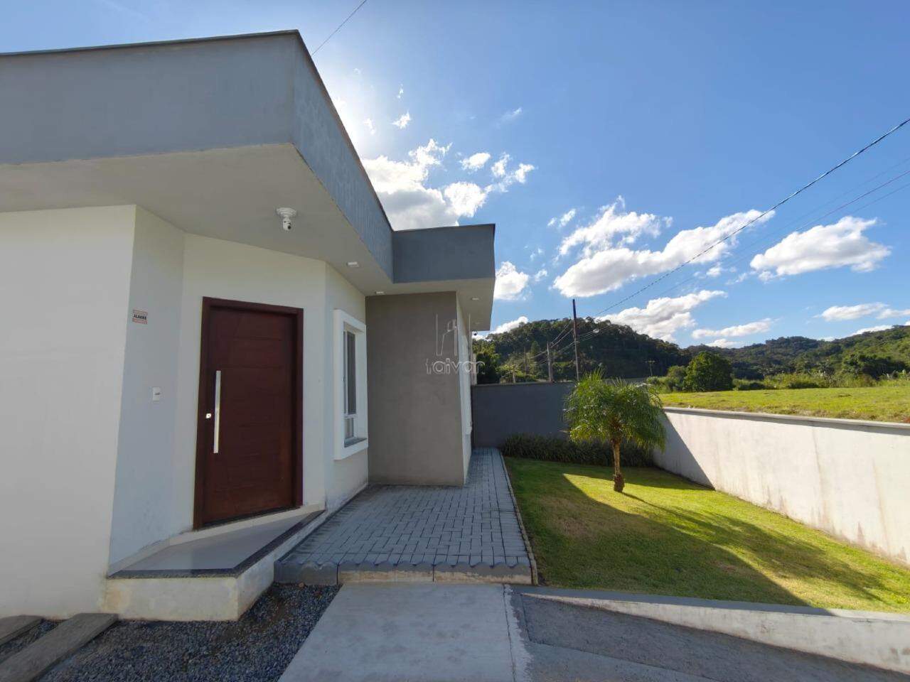 Casa à venda no Jaraguá 99: 