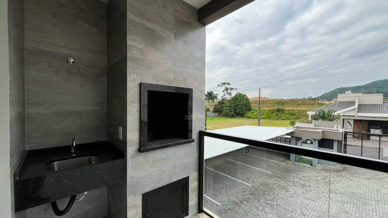 Apartamento à venda no Barra do Rio Cerro: 