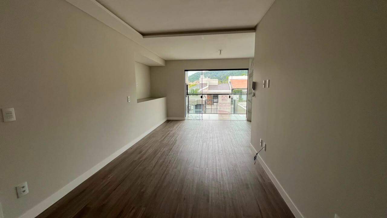 Apartamento à venda no Barra do Rio Cerro: 