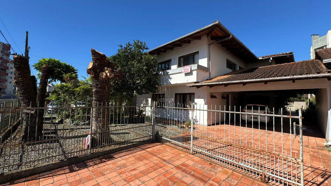 Casa à venda no Centro: 